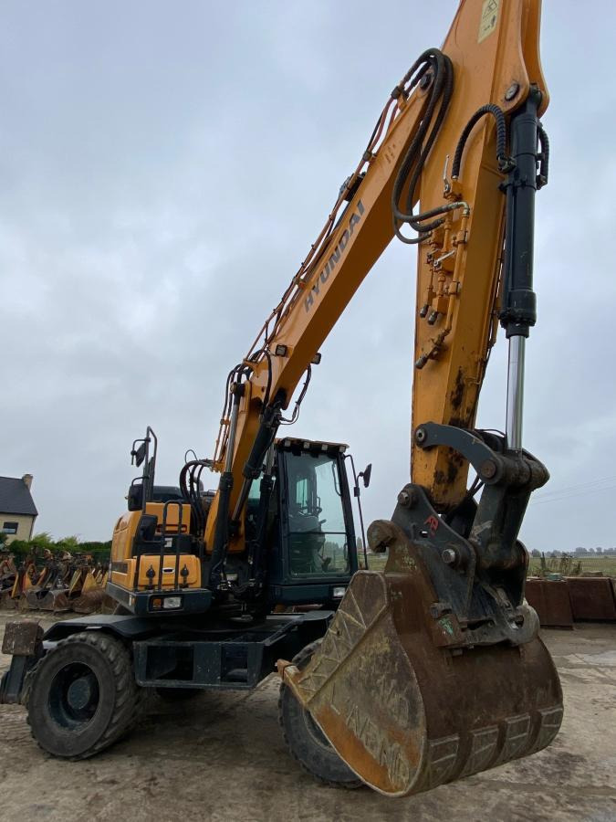 Hyundai HW 140 - Колёсный экскаватор: фото 4 Hyundai HW 140 - Колёсный экскаватор: фото 4