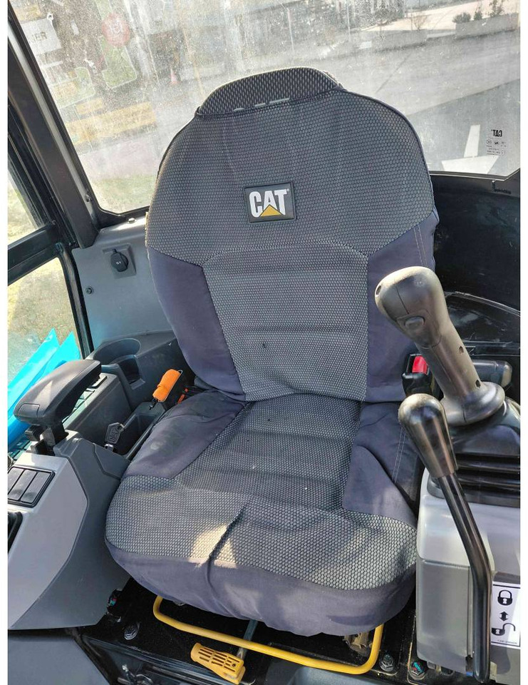 Гусеничный экскаватор CAT 302: фото 10 Гусеничный экскаватор CAT 302: фото 10