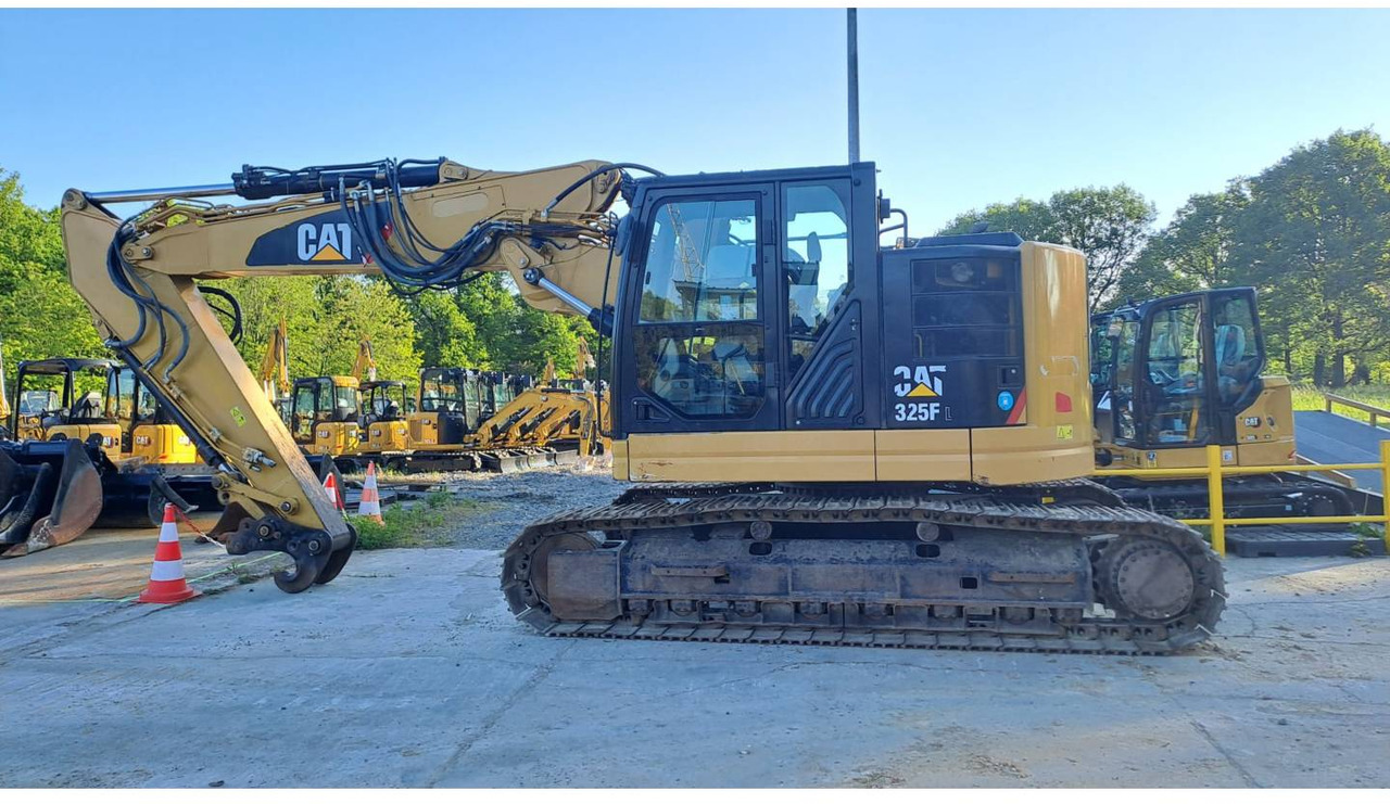 CAT 325F CR - Гусеничный экскаватор: фото 2 CAT 325F CR - Гусеничный экскаватор: фото 2