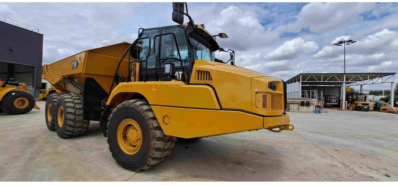 CAT 730 - Сочленённый самосвал: фото 2 CAT 730 - Сочленённый самосвал: фото 2