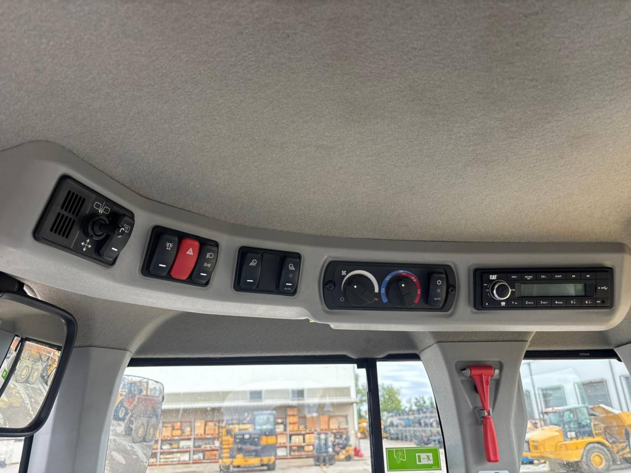 Колёсный погрузчик CAT 938M: фото 25