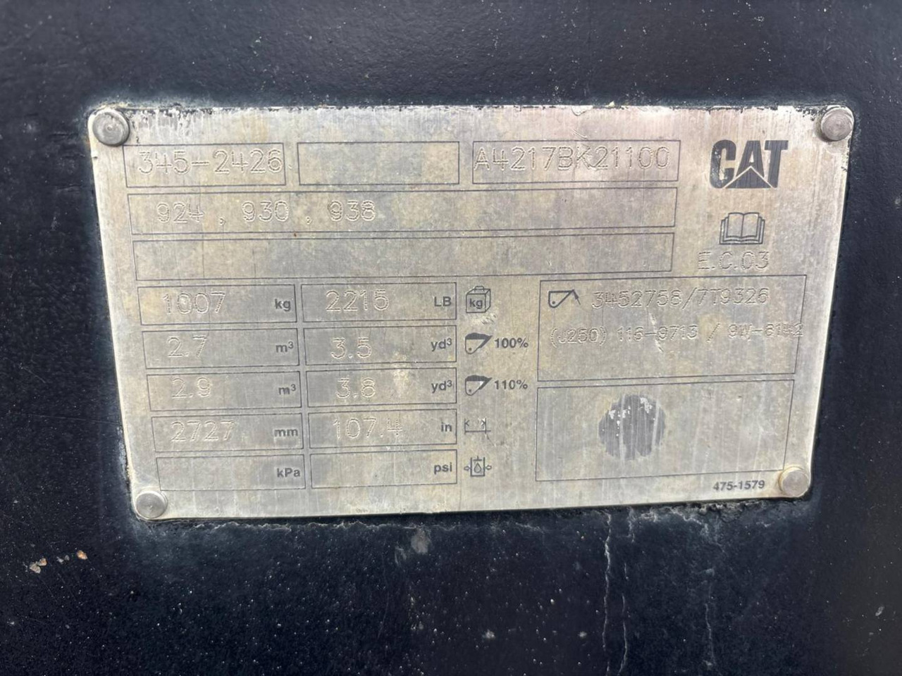 Колёсный погрузчик CAT 938M: фото 22