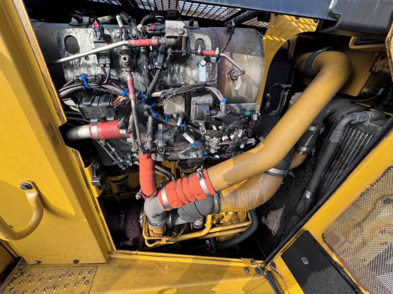Бульдозер CAT D8T: фото 7