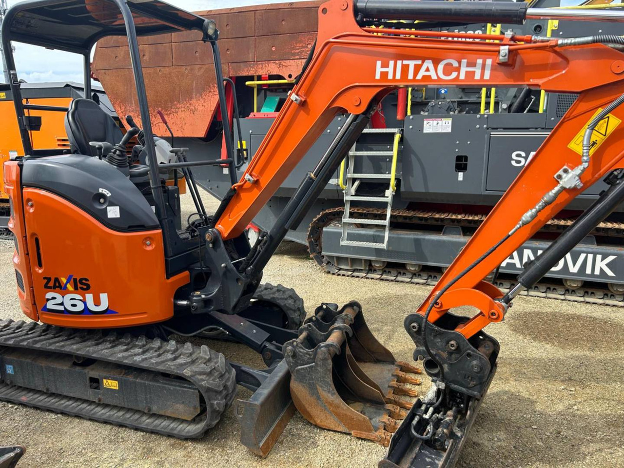 HITACHI ZX26U-6 - Гусеничный экскаватор: фото 2 HITACHI ZX26U-6 - Гусеничный экскаватор: фото 2