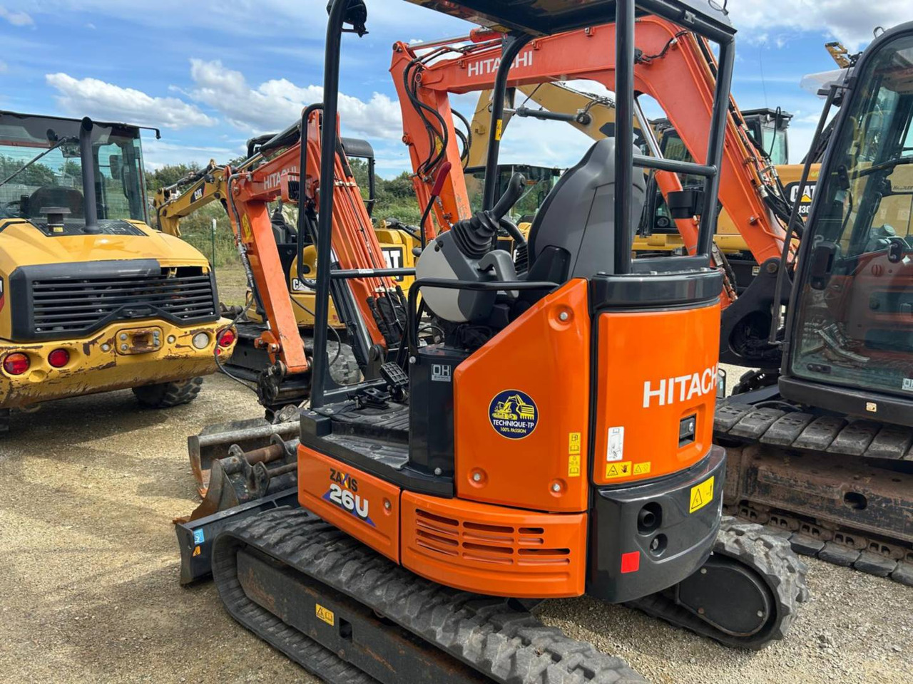 HITACHI ZX26U-6 - Гусеничный экскаватор: фото 4 HITACHI ZX26U-6 - Гусеничный экскаватор: фото 4