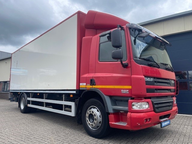 DAF FA CF65 DAF CF65.250 4X2 Euro 5 EEV Bakwagen - Year 2013 - Airco - Plywood laadbak + laadklep - Грузовик с закрытым кузовом: фото 1 DAF FA CF65 DAF CF65.250 4X2 Euro 5 EEV Bakwagen - Year 2013 - Airco - Plywood laadbak + laadklep - Грузовик с закрытым кузовом: фото 1