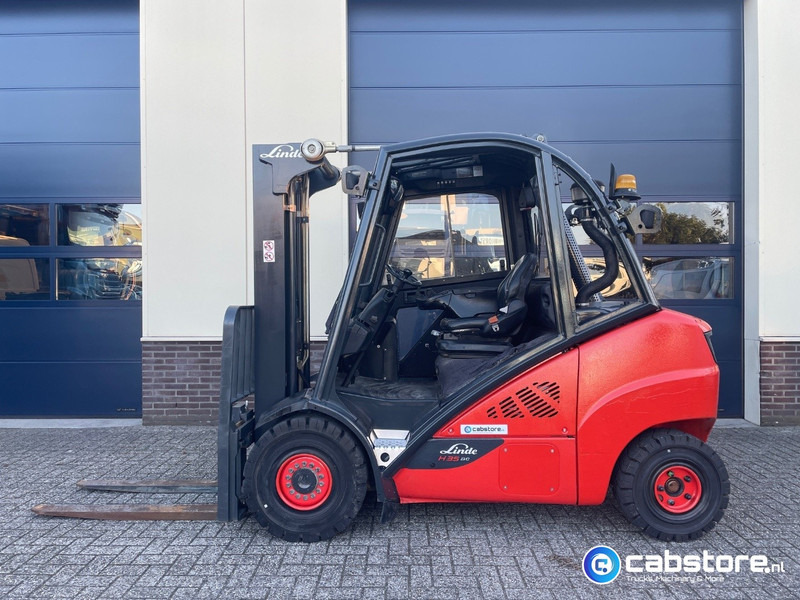 Linde H35D-02 Heftruck - Bouwjaar 2013 - Draaiuren 6892 - Diesel - Side Shift - Freelift - Doorrij hoogte 217 cm !! - Дизельный погрузчик: фото 2 Linde H35D-02 Heftruck - Bouwjaar 2013 - Draaiuren 6892 - Diesel - Side Shift - Freelift - Doorrij hoogte 217 cm !! - Дизельный погрузчик: фото 2
