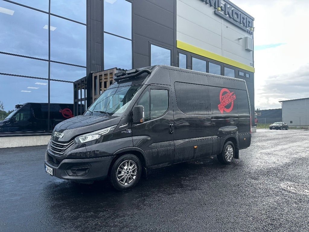 Iveco Daily 35S16A8 1+5 hlö retkeilyauto - Цельнометаллический фургон: фото 1 Iveco Daily 35S16A8 1+5 hlö retkeilyauto - Цельнометаллический фургон: фото 1