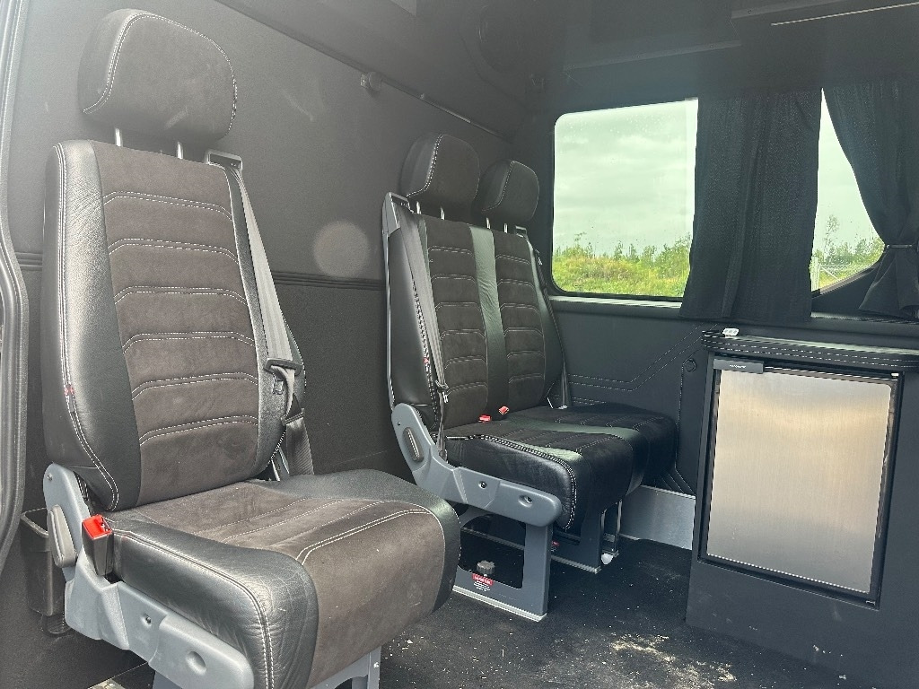 Iveco Daily 35S16A8 1+5 hlö retkeilyauto - Цельнометаллический фургон: фото 5 Iveco Daily 35S16A8 1+5 hlö retkeilyauto - Цельнометаллический фургон: фото 5