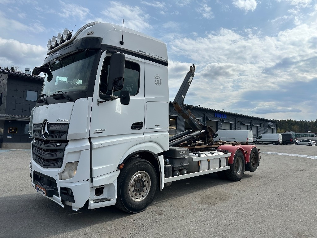 Mercedes-Benz Actros 2551 6x2*4 - Крюковой мультилифт: фото 1 Mercedes-Benz Actros 2551 6x2*4 - Крюковой мультилифт: фото 1