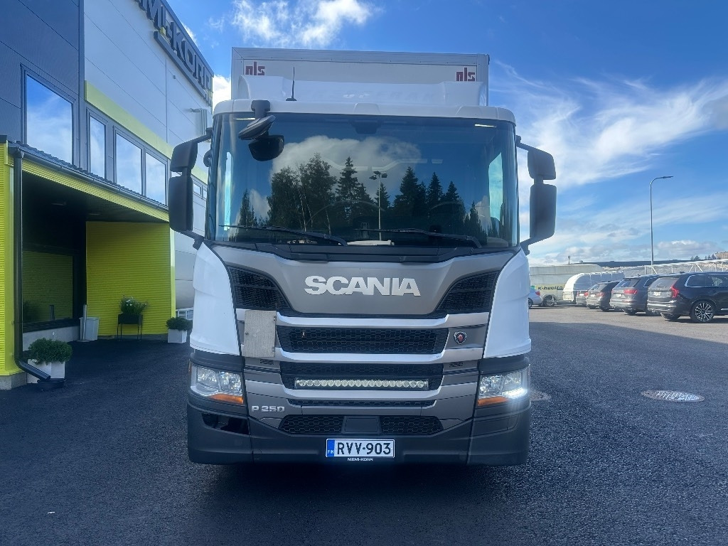 Scania P250 - Грузовик с закрытым кузовом: фото 2 Scania P250 - Грузовик с закрытым кузовом: фото 2