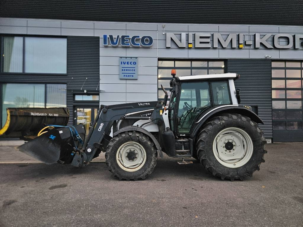 Valtra N121 HT ,53kmh, trukkipiikit, kauha, aura - Трактор: фото 1 Valtra N121 HT ,53kmh, trukkipiikit, kauha, aura - Трактор: фото 1