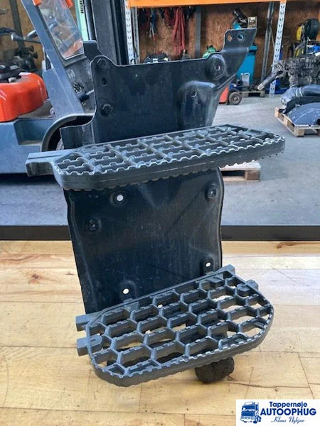 Scania trin beslag og trin Scania 2649717 – 2648021 – 2592870 - Кузов и экстерьер для Грузовиков: фото 1 Scania trin beslag og trin Scania 2649717 – 2648021 – 2592870 - Кузов и экстерьер для Грузовиков: фото 1