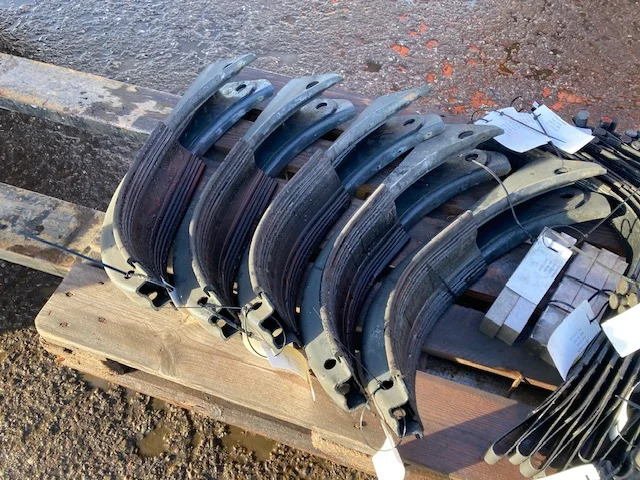 Scania Fuel tank bracket – Scania 2630362 - Запчасти для Грузовиков: фото 1 Scania Fuel tank bracket – Scania 2630362 - Запчасти для Грузовиков: фото 1