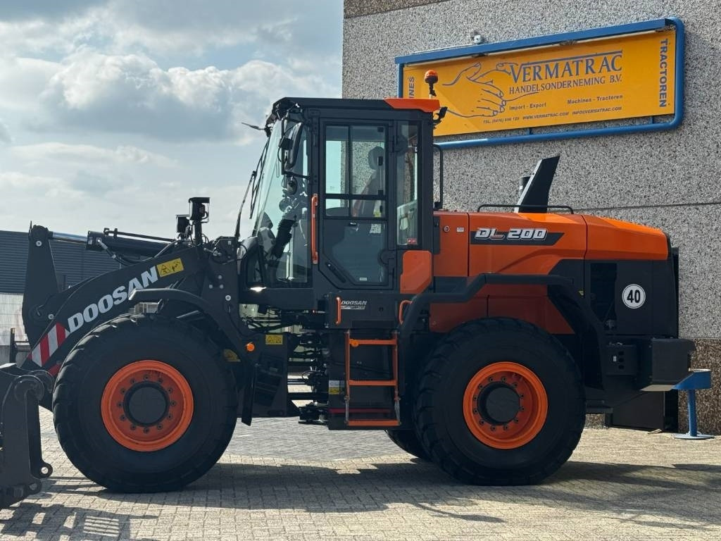 Doosan DEVELON / DOOSAN DL200-7, central lubrication, 202 - Мини-погрузчик с бортовым поворотом: фото 4 Doosan DEVELON / DOOSAN DL200-7, central lubrication, 202 - Мини-погрузчик с бортовым поворотом: фото 4