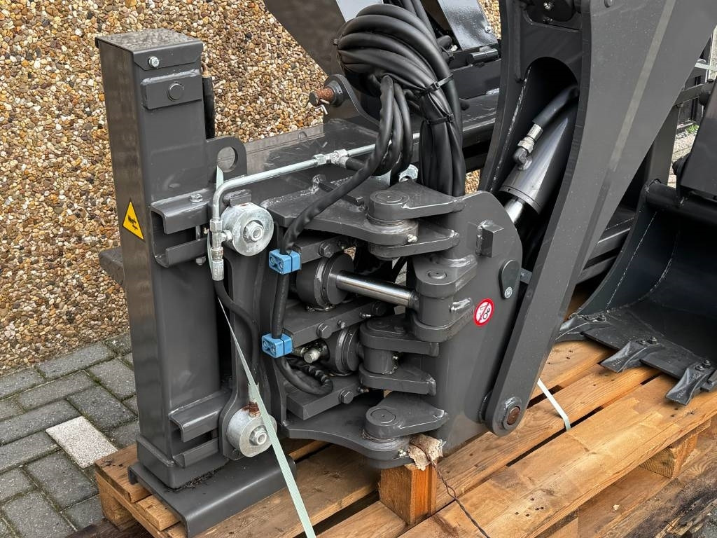 Gehl Skid steer loader – excavator arm – broom – slide - Щетка: фото 4 Gehl Skid steer loader – excavator arm – broom – slide - Щетка: фото 4