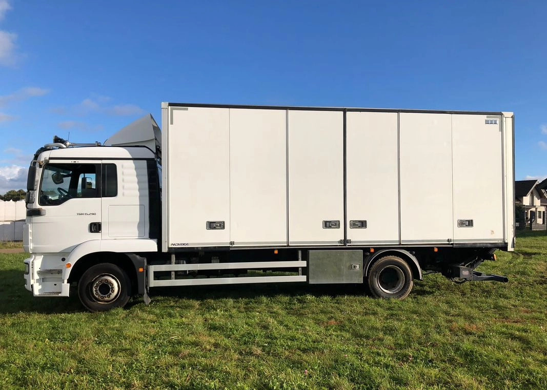MAN 15.290 Winda Bok otwierany 18 Palet - Изотермический грузовик: фото 2 MAN 15.290 Winda Bok otwierany 18 Palet - Изотермический грузовик: фото 2