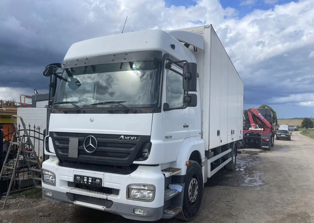 MERCEDES-BENZ AXOR PRZEBIEG TYLKO 322000 KM!!!! - Изотермический грузовик: фото 5 MERCEDES-BENZ AXOR PRZEBIEG TYLKO 322000 KM!!!! - Изотермический грузовик: фото 5