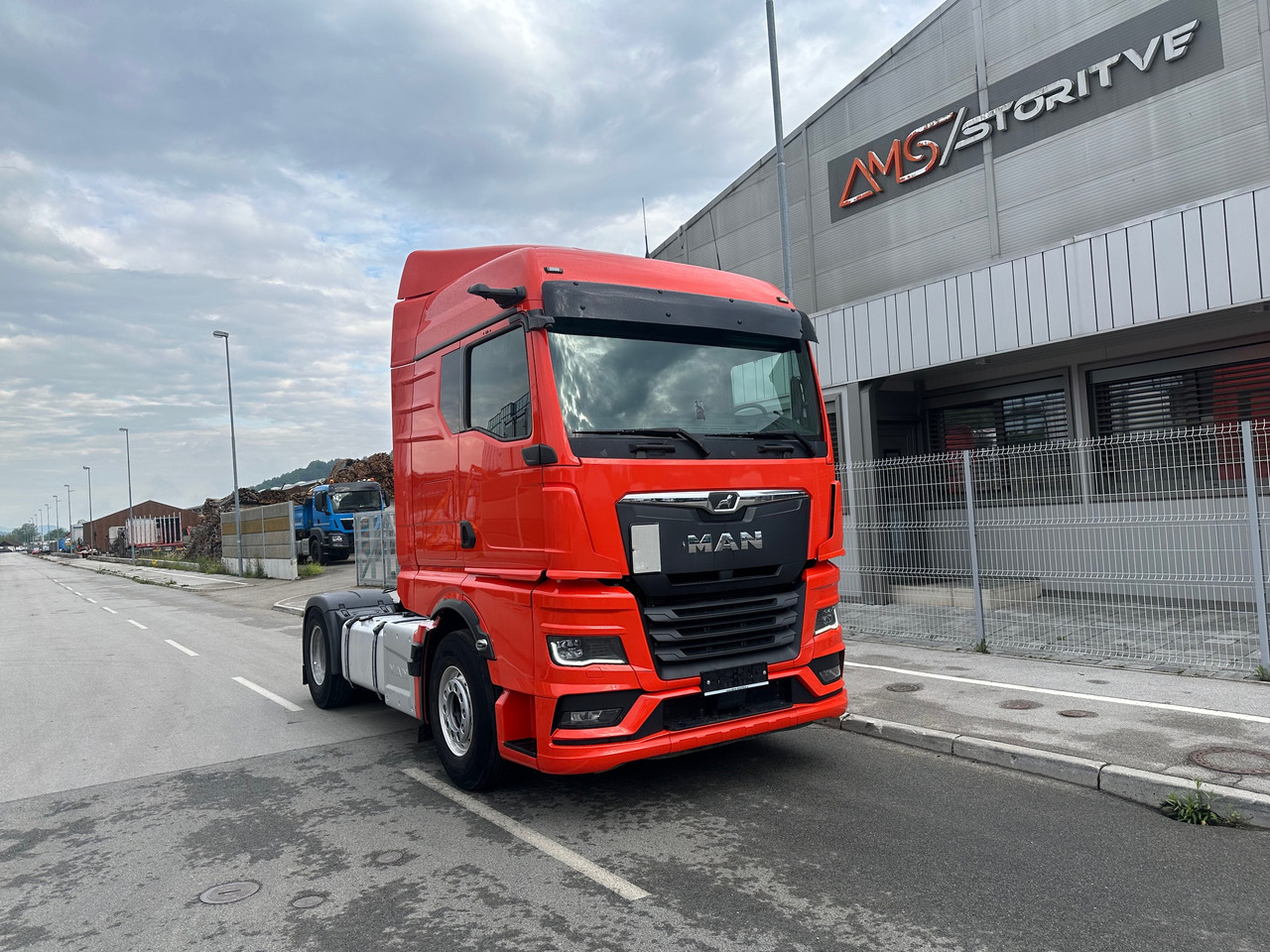 MAN TGX 18.520 4X2 LL Intarder Hydravlika ALU led TV - Тягач: фото 1 MAN TGX 18.520 4X2 LL Intarder Hydravlika ALU led TV - Тягач: фото 1