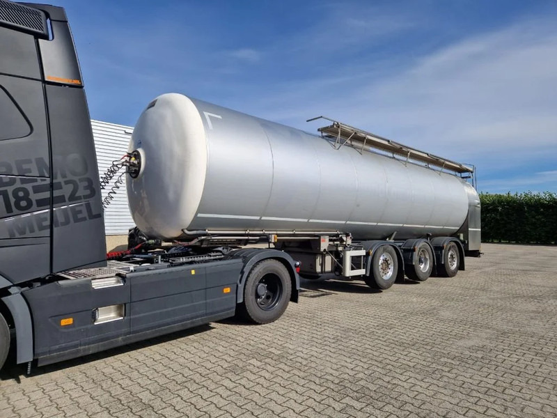 G.magyar 36000 liter geïsoleerde intra / melk tankoplegger met VSE Besturing en pomp - Полуприцеп-цистерна: фото 1 G.magyar 36000 liter geïsoleerde intra / melk tankoplegger met VSE Besturing en pomp - Полуприцеп-цистерна: фото 1