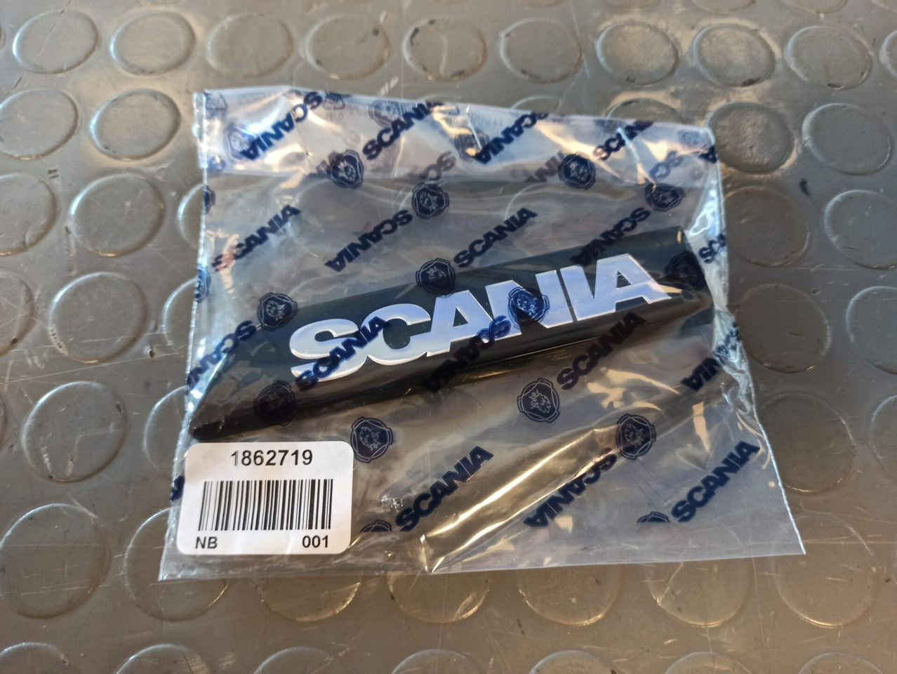 SCANIA BADGE - 1862719 - Кабина и интерьер для Грузовиков: фото 1 SCANIA BADGE - 1862719 - Кабина и интерьер для Грузовиков: фото 1