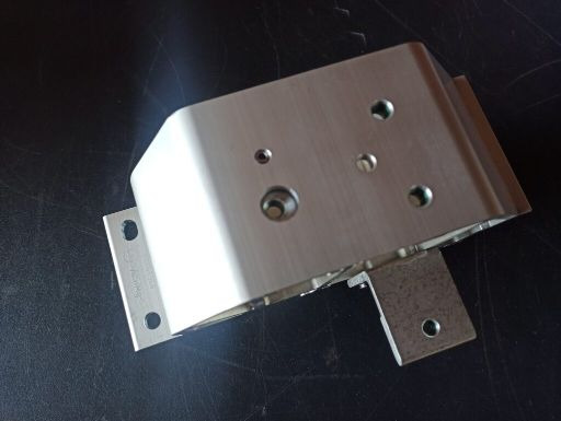 VOLVO BUMPER SUPPORT 82464973 - Бампер для Грузовиков: фото 2 VOLVO BUMPER SUPPORT 82464973 - Бампер для Грузовиков: фото 2