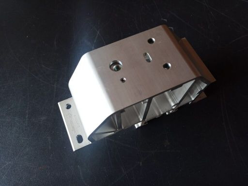 VOLVO BUMPER SUPPORT 82464973 - Бампер для Грузовиков: фото 1 VOLVO BUMPER SUPPORT 82464973 - Бампер для Грузовиков: фото 1