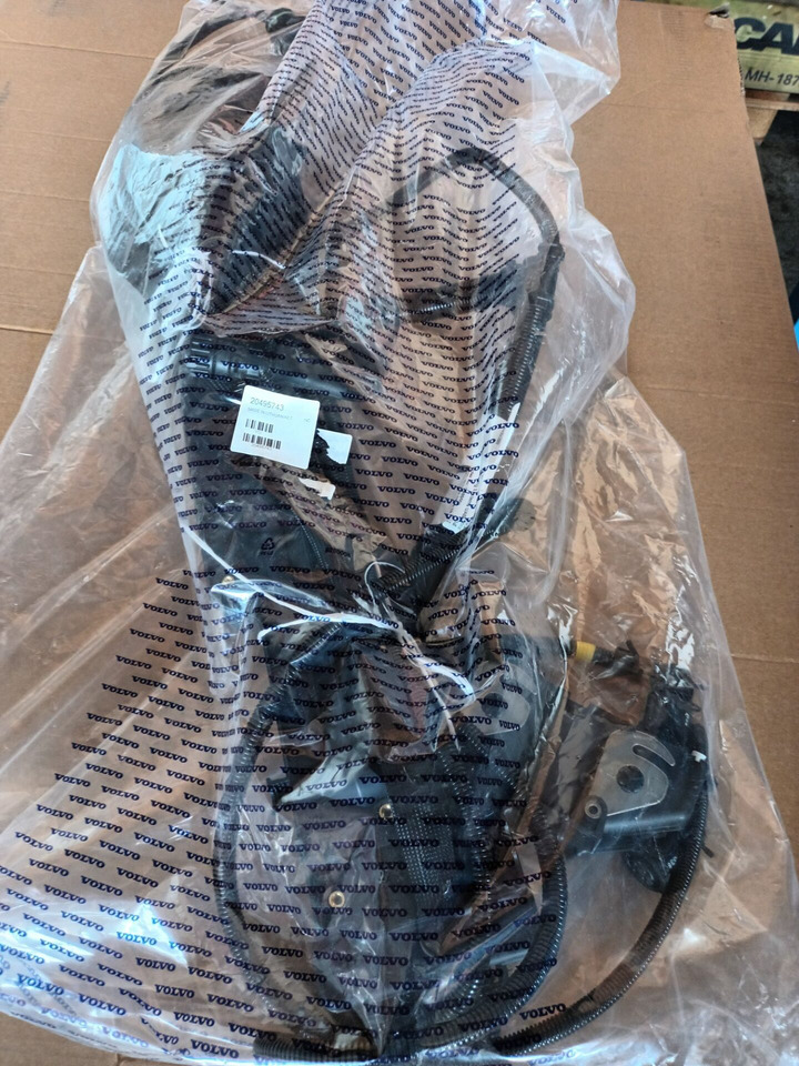 VOLVO CABLE HARNESS 20495743 - Кабели/ Провода для Грузовиков: фото 1 VOLVO CABLE HARNESS 20495743 - Кабели/ Провода для Грузовиков: фото 1