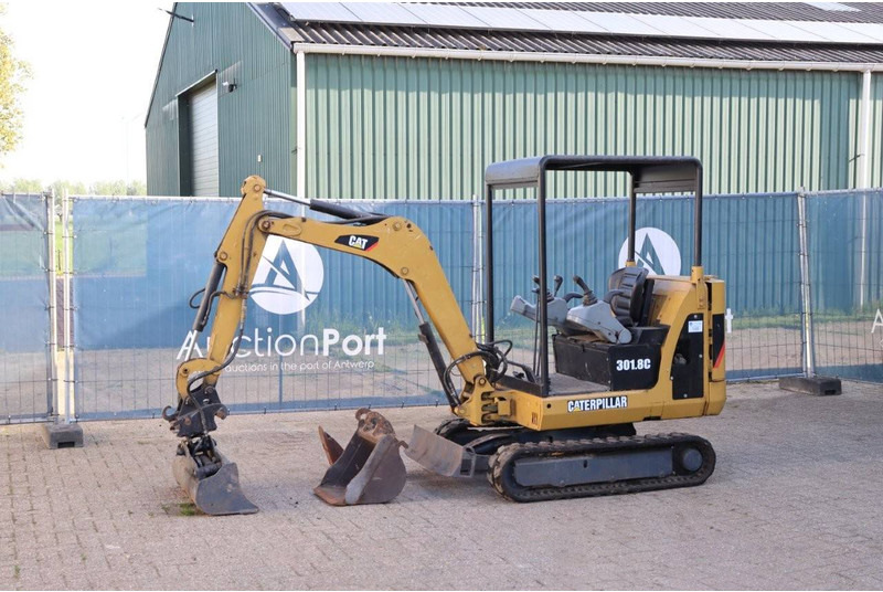 Caterpillar 301.8C - Мини-экскаватор: фото 1 Caterpillar 301.8C - Мини-экскаватор: фото 1