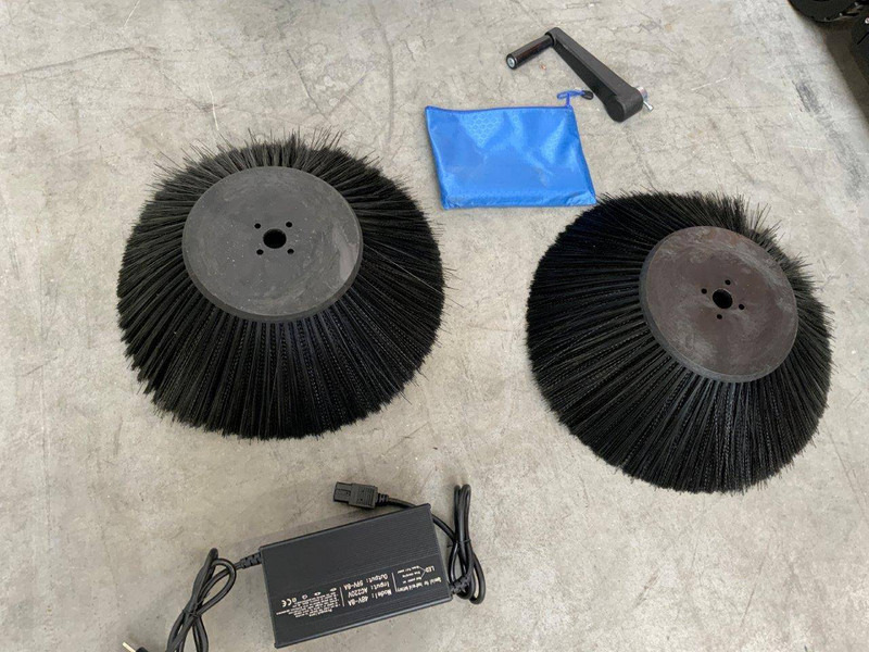 Daewoo Das80 Zit - Подметально-уборочная машина: фото 5 Daewoo Das80 Zit - Подметально-уборочная машина: фото 5