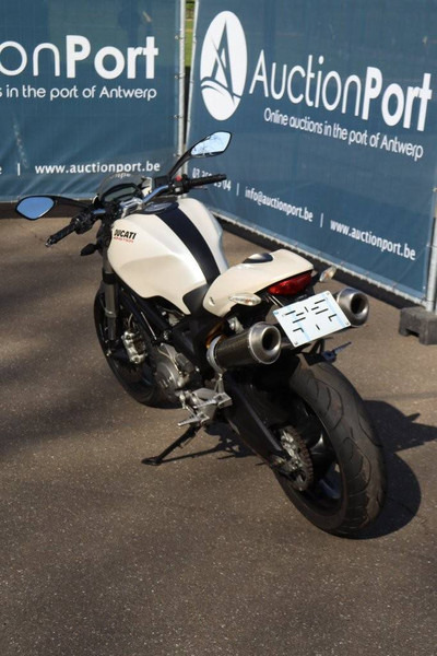 Ducati MONSTER 696 - Мотоцикл: фото 4 Ducati MONSTER 696 - Мотоцикл: фото 4