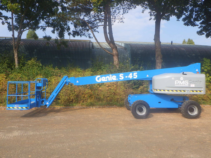 Genie S-45 - Телескопический подъемник: фото 1 Genie S-45 - Телескопический подъемник: фото 1