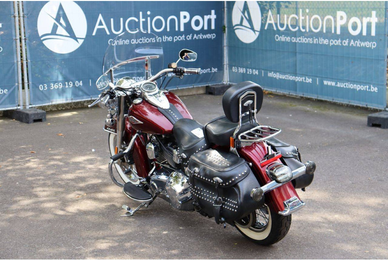 Harley-Davidson Heritage Softail Classic - Мотоцикл: фото 4 Harley-Davidson Heritage Softail Classic - Мотоцикл: фото 4