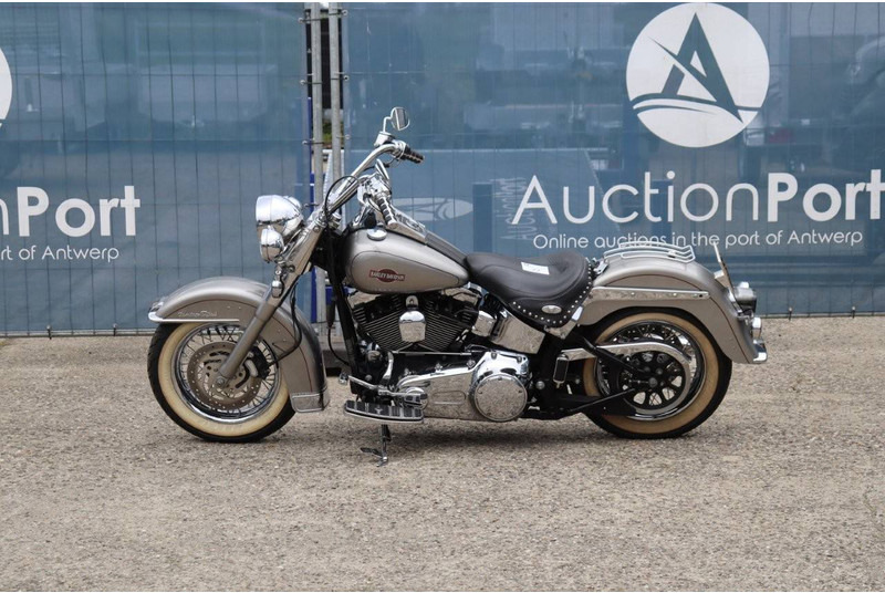 Harley-Davidson Heritage Softail Classic FLSTC - Мотоцикл: фото 2 Harley-Davidson Heritage Softail Classic FLSTC - Мотоцикл: фото 2