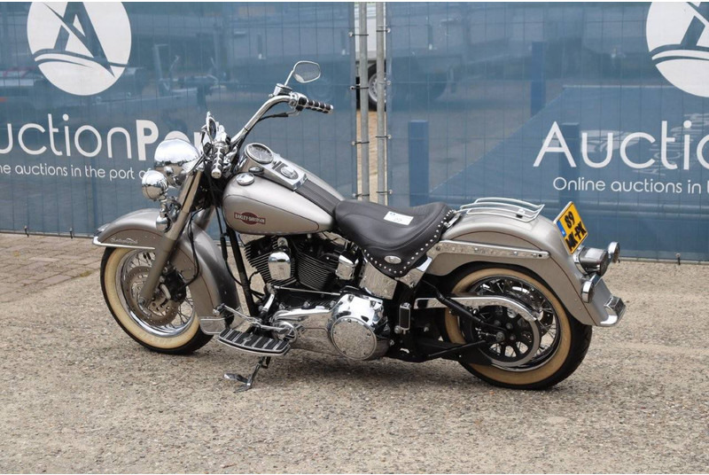 Harley-Davidson Heritage Softail Classic FLSTC - Мотоцикл: фото 3 Harley-Davidson Heritage Softail Classic FLSTC - Мотоцикл: фото 3