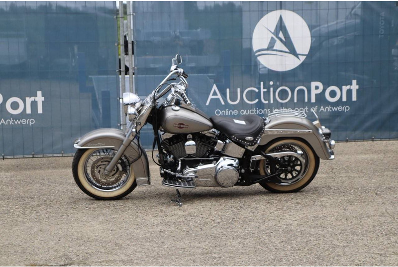 Harley-Davidson Heritage Softail Classic FLSTC - Мотоцикл: фото 1 Harley-Davidson Heritage Softail Classic FLSTC - Мотоцикл: фото 1