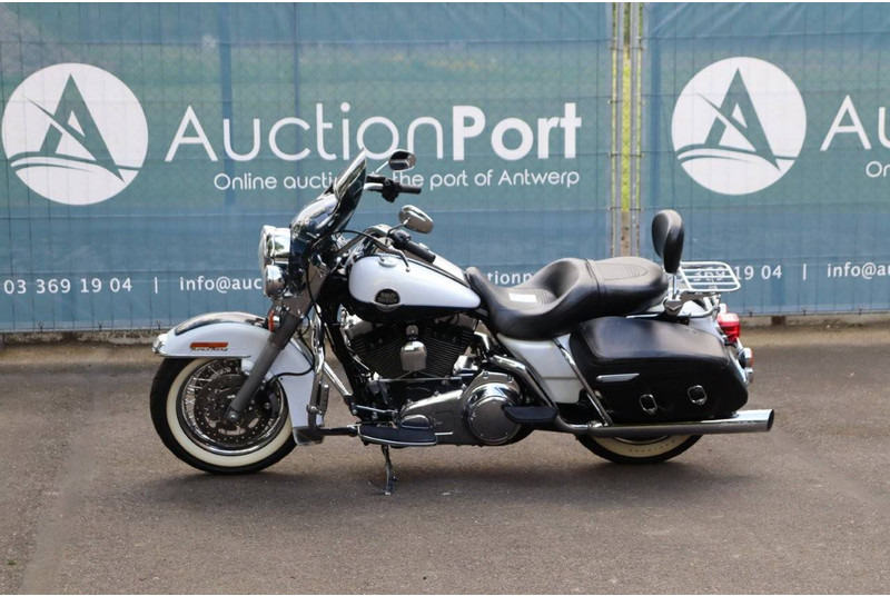 Harley-Davidson Road King Classic Touring - Мотоцикл: фото 1 Harley-Davidson Road King Classic Touring - Мотоцикл: фото 1