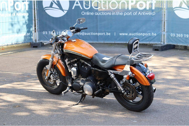 Harley-Davidson Sportster XL1200 Custom - Мотоцикл: фото 3 Harley-Davidson Sportster XL1200 Custom - Мотоцикл: фото 3