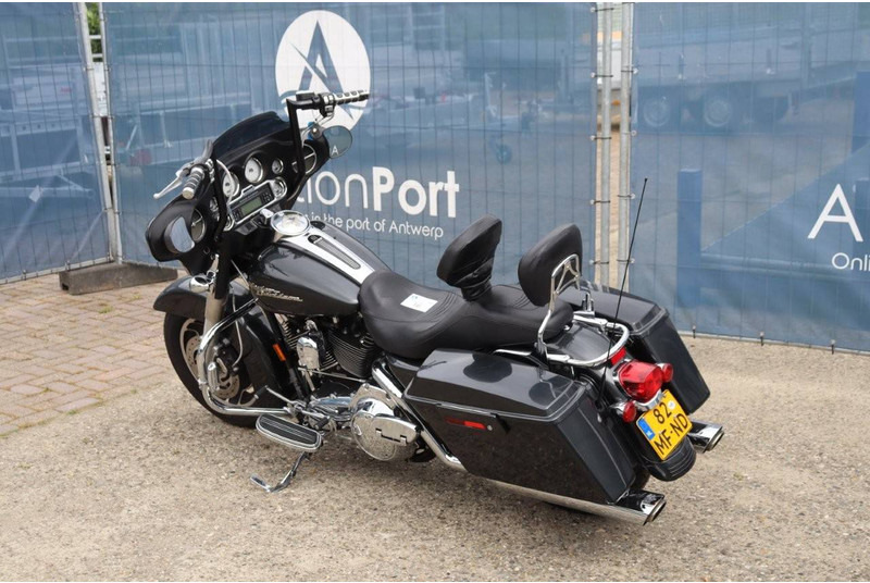 Harley-Davidson Streeet Glide - Мотоцикл: фото 4 Harley-Davidson Streeet Glide - Мотоцикл: фото 4