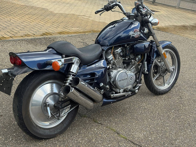 Honda Magna VF750C - Мотоцикл: фото 2 Honda Magna VF750C - Мотоцикл: фото 2