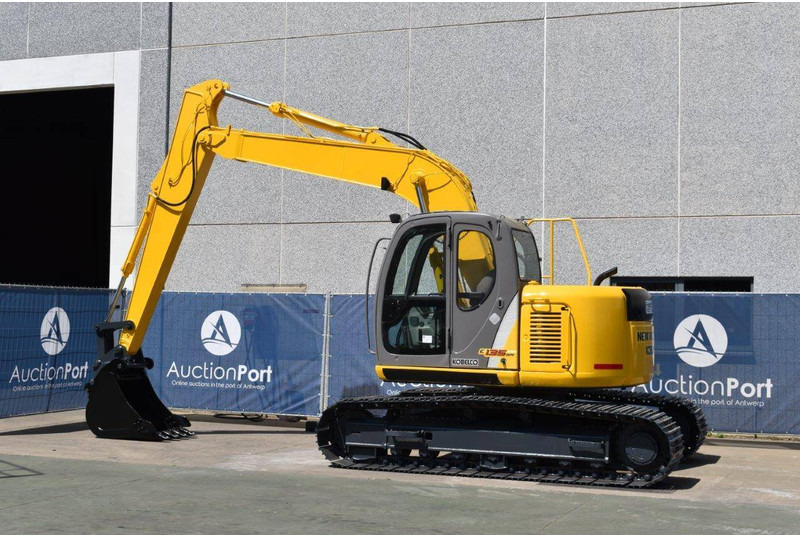 Kobelco E135SR - Гусеничный экскаватор: фото 3 Kobelco E135SR - Гусеничный экскаватор: фото 3