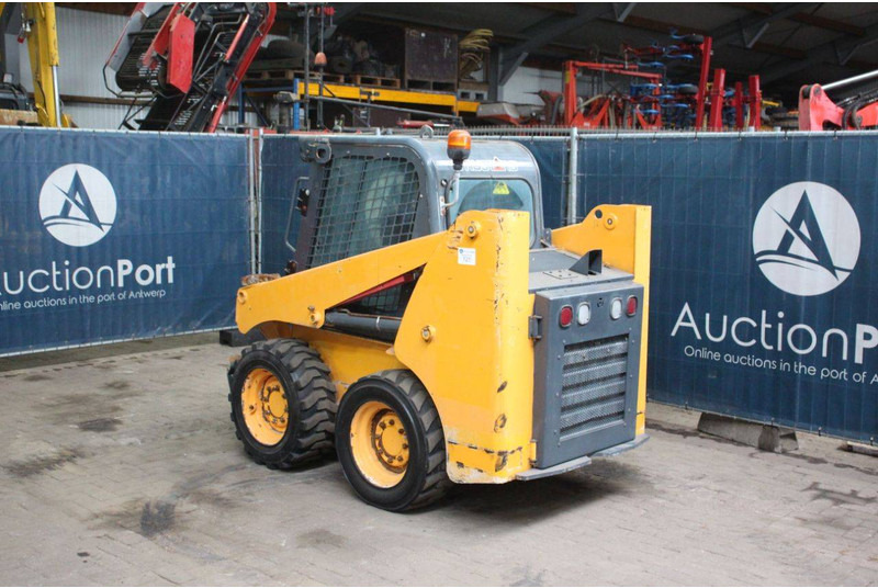 Mustang R135 - Колёсный погрузчик: фото 3 Mustang R135 - Колёсный погрузчик: фото 3