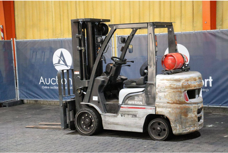 Nissan MC UG1F - Газовый погрузчик: фото 3 Nissan MC UG1F - Газовый погрузчик: фото 3