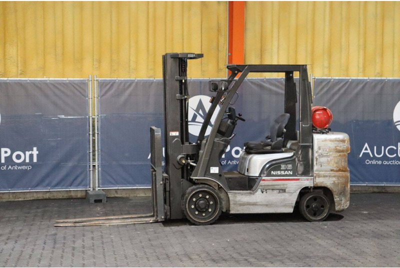 Nissan MC UG1F - Газовый погрузчик: фото 1 Nissan MC UG1F - Газовый погрузчик: фото 1