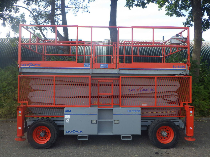 Skyjack SJ9250RT - Ножничный подъемник: фото 1 Skyjack SJ9250RT - Ножничный подъемник: фото 1