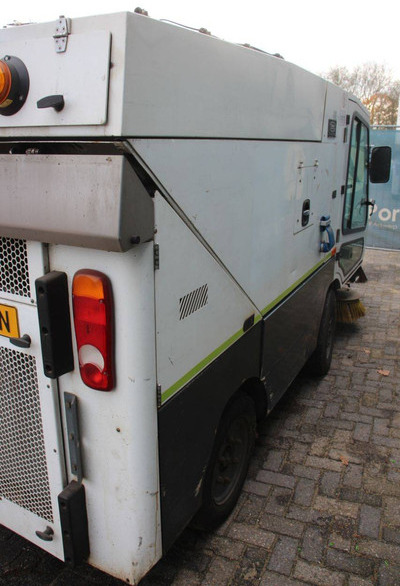 TENNANT A60 - Подметально-уборочная машина: фото 5 TENNANT A60 - Подметально-уборочная машина: фото 5