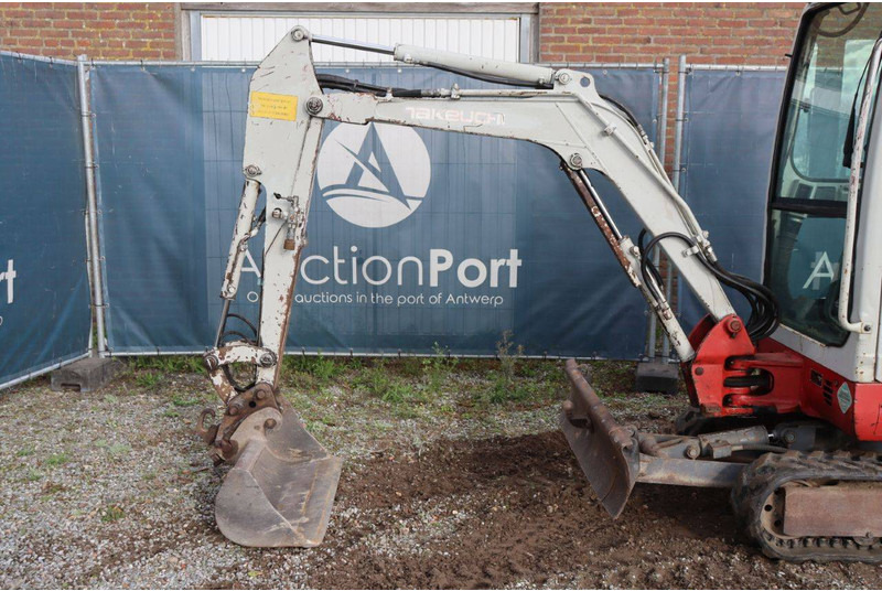 Гусеничный экскаватор Takeuchi TB016: фото 15 Гусеничный экскаватор Takeuchi TB016: фото 15