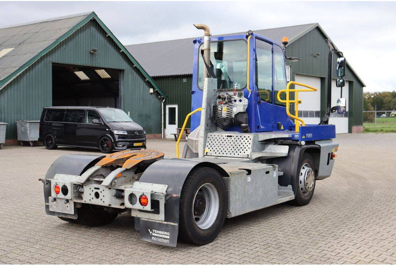 Терминальный тягач Terberg YT223: фото 6 Терминальный тягач Terberg YT223: фото 6