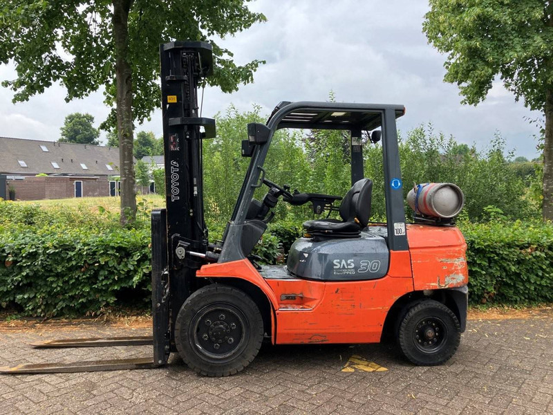 Toyota 02-7FGF30 - Газовый погрузчик: фото 2 Toyota 02-7FGF30 - Газовый погрузчик: фото 2