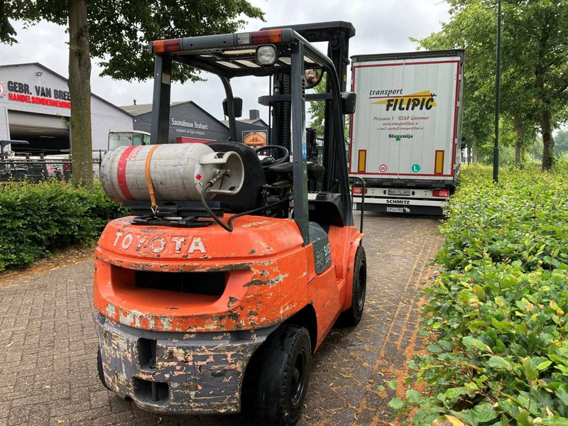 Toyota 02-7FGF30 - Газовый погрузчик: фото 5 Toyota 02-7FGF30 - Газовый погрузчик: фото 5